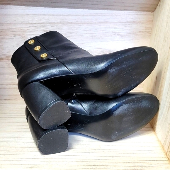 Nine WEST Gold Buttons Black leather Ankle Boots - Picture 9 of 10